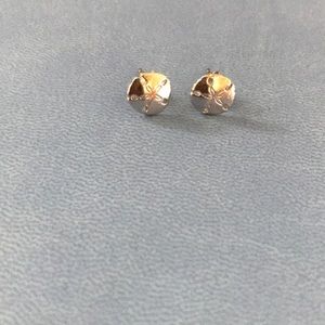 NWOT Sand dollar earrings